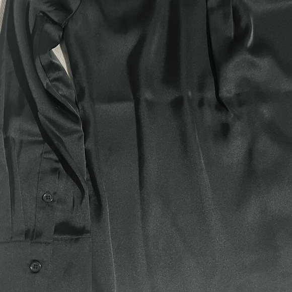 Banana Republic NWT Classic Fit Long Sleeve Satin Button Up Blouse - Picture 2 of 6